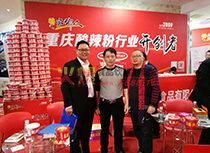 展會上經(jīng)銷商合影